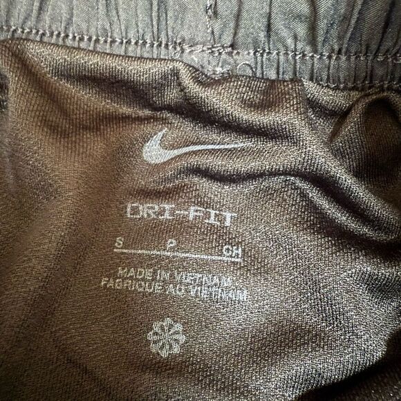 Nike women’s Dri Fit Tempo Running Shorts sz S NWT - Picture 4 of 6